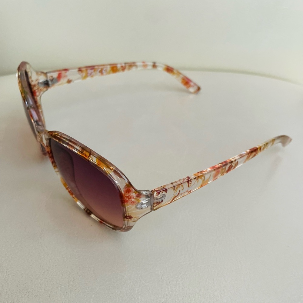 Foster Grant Women’s Tortoiseshell Sunglasses with Brown Gradient Lenses - Picture 2 of 7